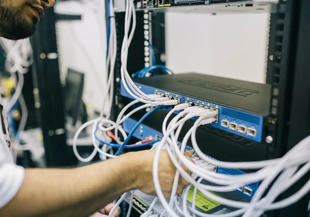 Structured network cabling in a server rack